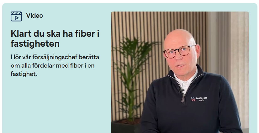 Bilden visar startbilden på filmen tillsammans med en playknapp och texten klart du ska ha fiber i din fastighet, hör vår föräljningschef berätta om fördelarna med fiber.